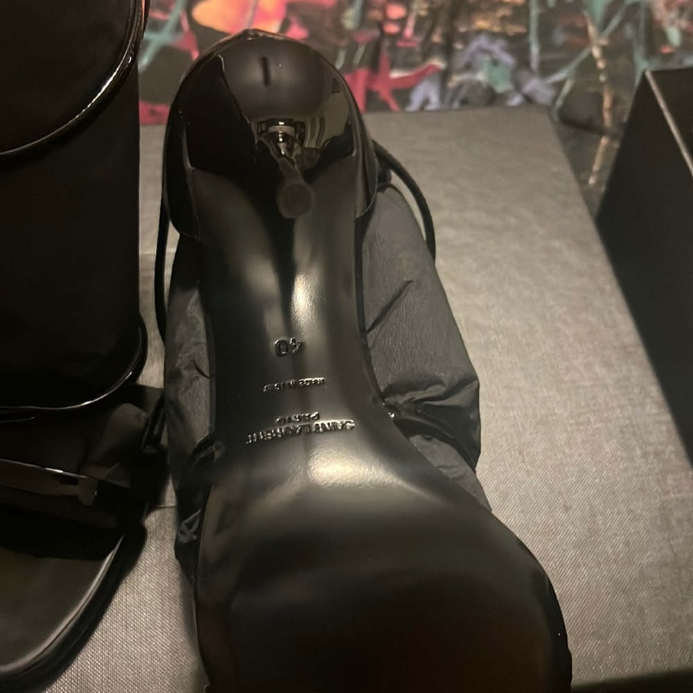 Condition - brand new
Includes - Dust bag & box